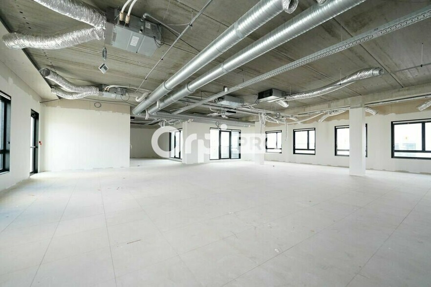 Office in Genas for lease - Interior Photo - Image 1 of 9