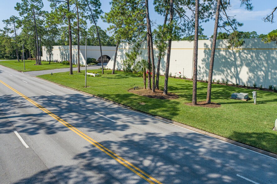 7970 Bayberry Rd, Jacksonville, FL à louer - Photo du bâtiment - Image 1 de 8