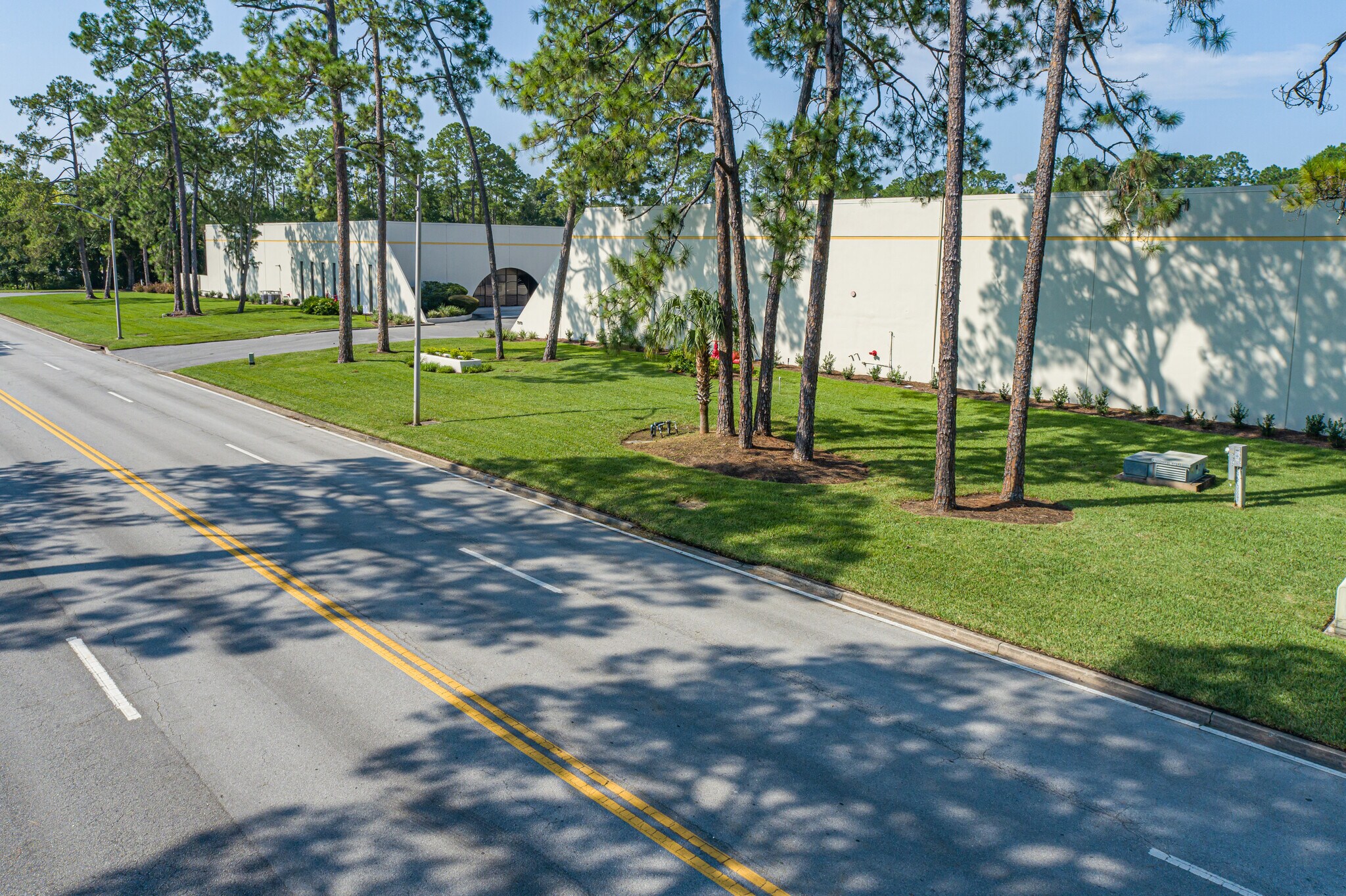 7970 Bayberry Rd, Jacksonville, FL à louer Photo du bâtiment- Image 1 de 9