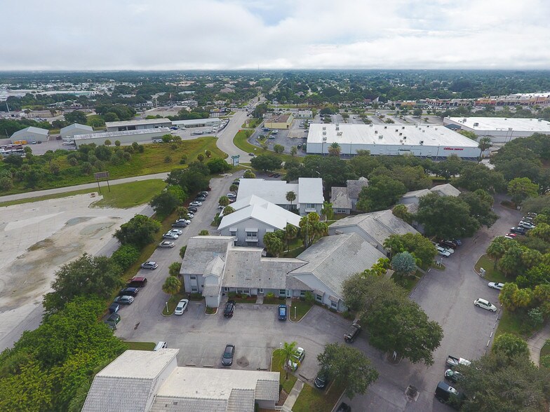 1505 Tamiami Trl S, Venice, FL à louer - Photo du bâtiment - Image 3 de 20