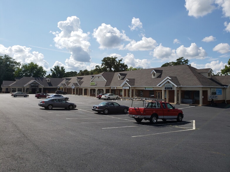 101 Meadow Dr, Cumming, GA for lease - Building Photo - Image 1 of 4