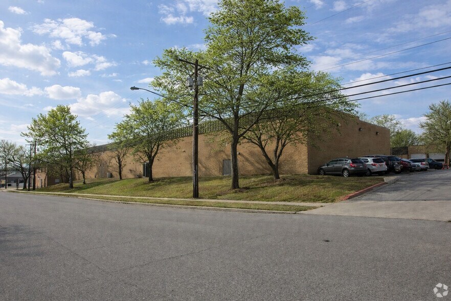 7950-7978 Cryden Way, Forestville, MD à louer - Photo principale - Image 1 de 9