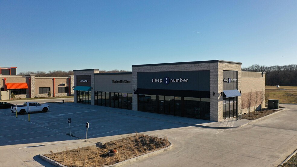 2655 James St, Coralville, IA à louer - Photo du bâtiment - Image 2 de 3