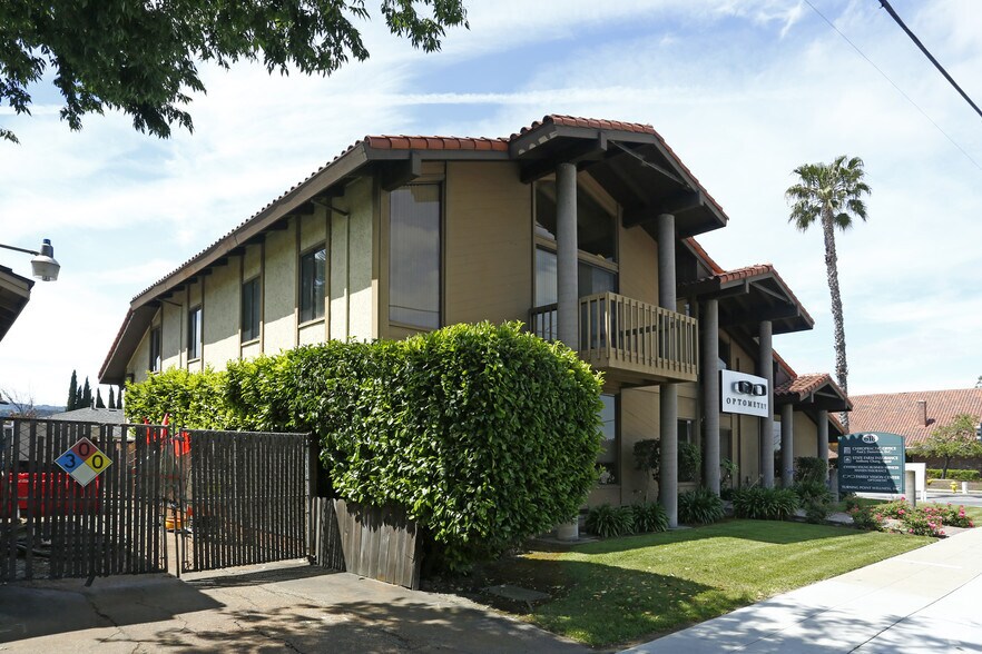 618 Blossom Hill Rd, San Jose, CA à louer - Photo du bâtiment - Image 1 de 3