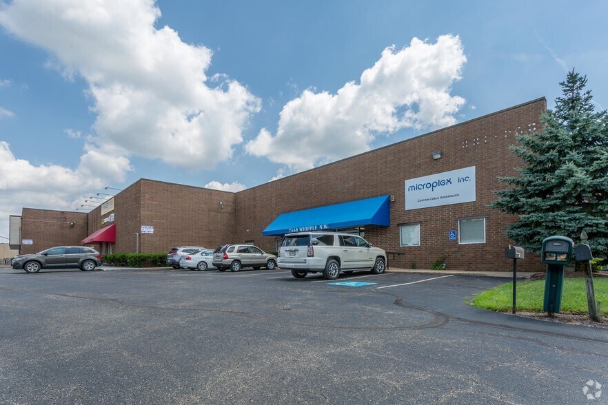 7568-7584 Whipple Ave NW, Canton, OH à vendre - Photo du bâtiment - Image 2 de 16