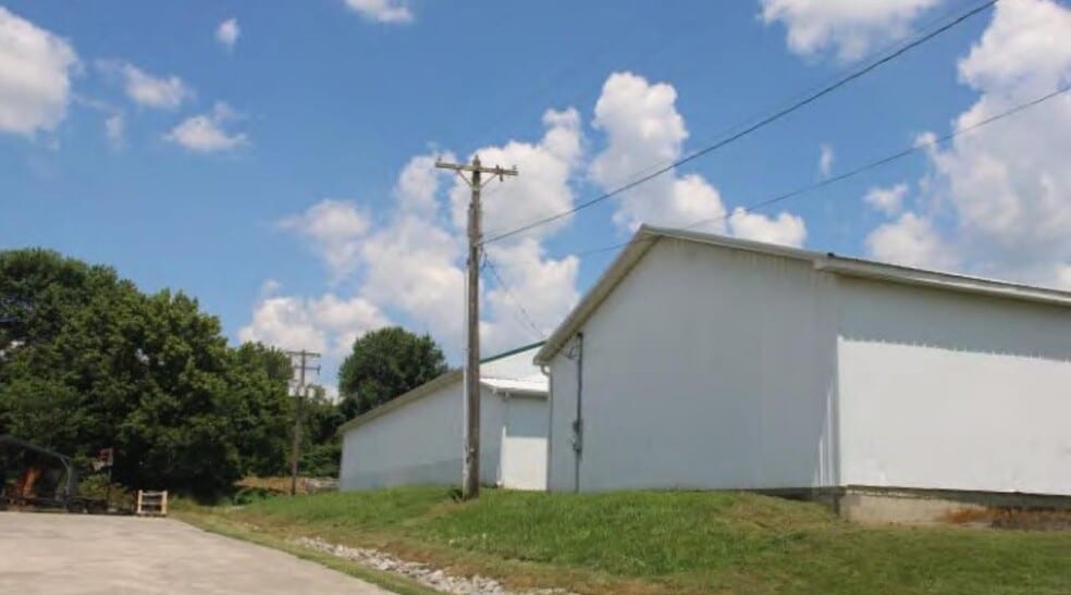 669 Whipp Ave, Liberty, KY à vendre - Photo du bâtiment - Image 3 de 17