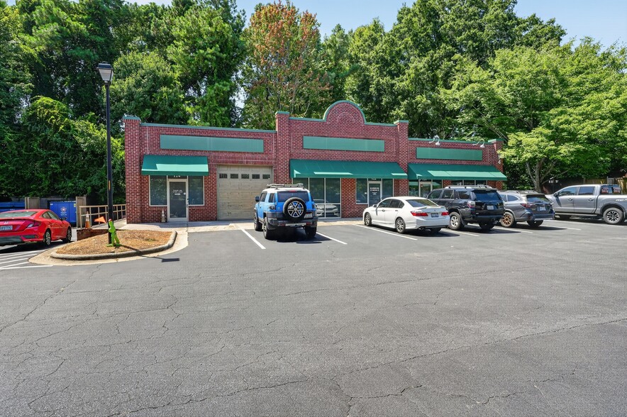 594 E Chatham St, Cary, NC for sale - Building Photo - Image 2 of 39