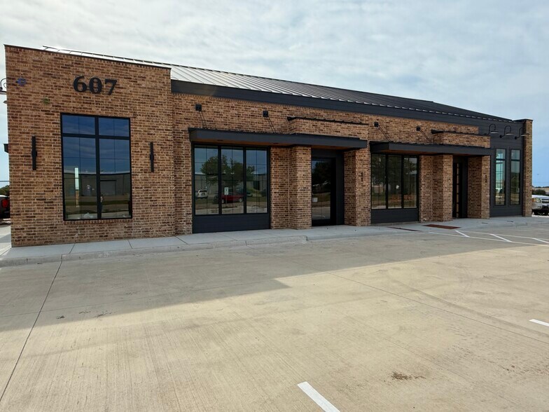 607 Commerce St, Wylie, TX à louer - Photo principale - Image 3 de 3