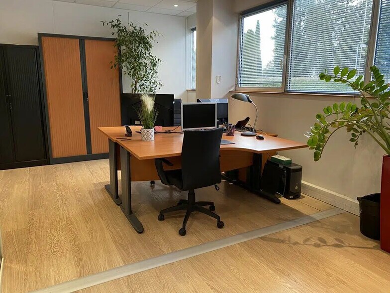 Bureau dans Avignon à louer - Photo du bâtiment - Image 3 de 8