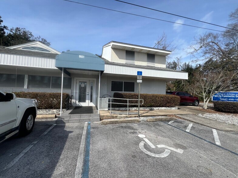 901 New Warrington Rd, Pensacola, FL à vendre - Photo du bâtiment - Image 2 de 37