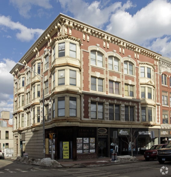 174-196 Grand St, Waterbury, CT à louer - Photo du bâtiment - Image 2 de 5