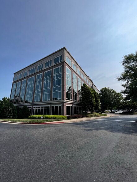 1735 N Brown Rd, Lawrenceville, GA à louer - Photo du bâtiment - Image 3 de 12