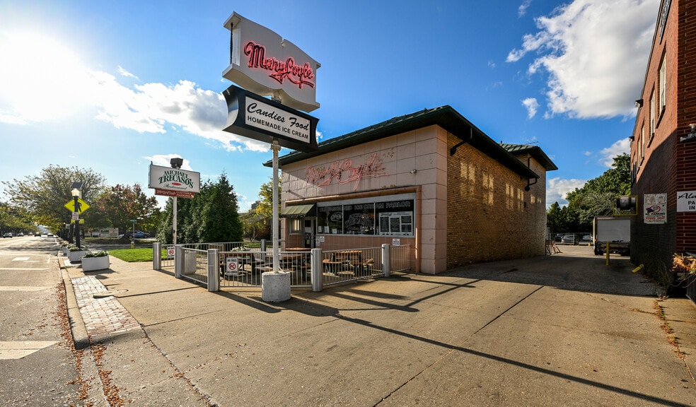 780 W Market St, Akron, OH à vendre - Photo du bâtiment - Image 2 de 44