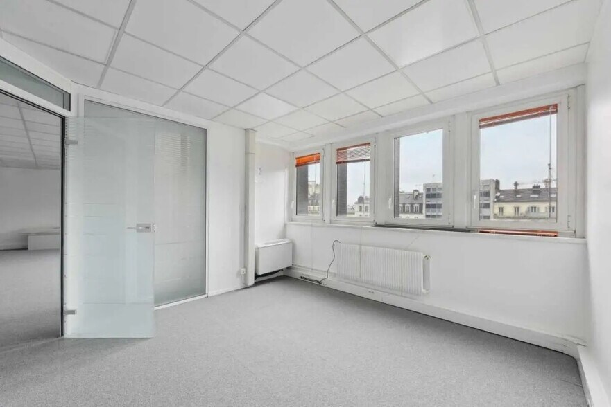 Office in Neuilly-sur-Seine for lease - Interior Photo - Image 3 of 10