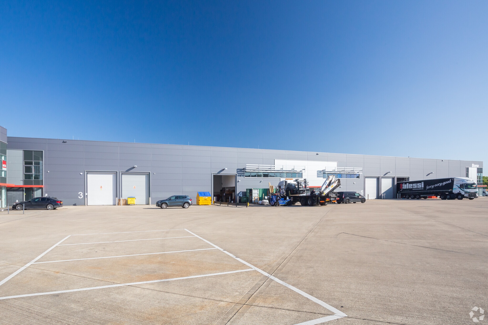 Foxhunter Dr, Milton Keynes for lease Primary Photo- Image 1 of 6