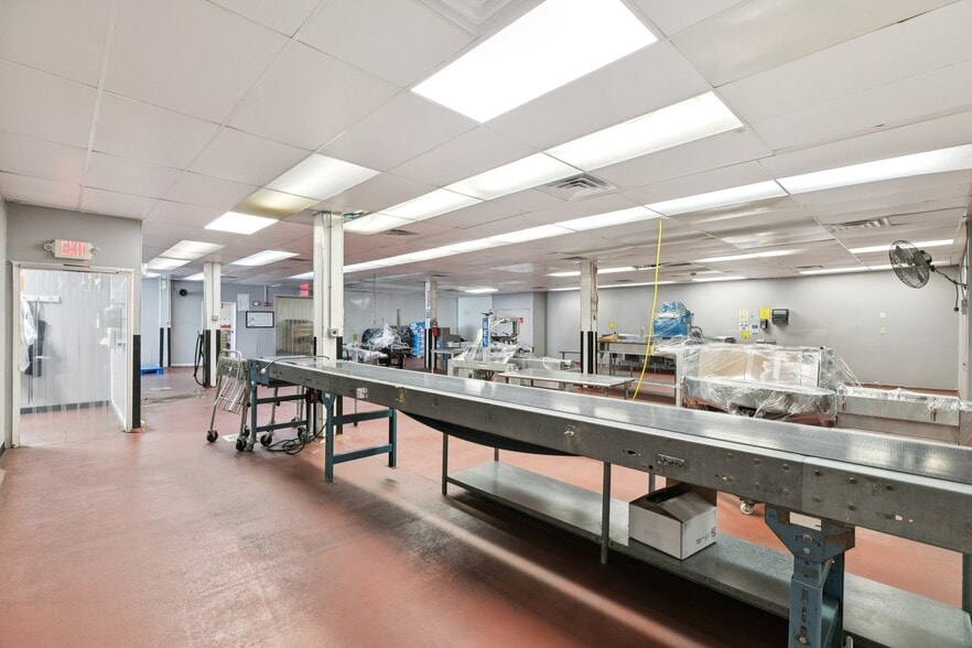 5935 Woodland Ave, Philadelphia, PA for sale - Building Photo - Image 3 of 10