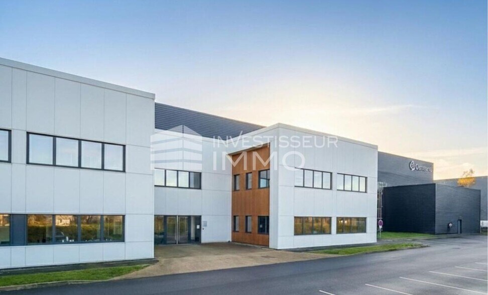 Industrial in Ferrieres En Brie for lease - Building Photo - Image 3 of 4