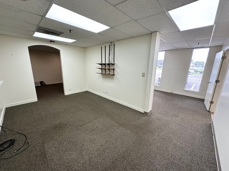 28101 Ballard Dr, Lake Forest, IL for lease - Interior Photo - Image 3 of 9