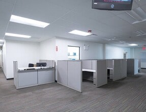 48-23 55th Ave, Maspeth, NY à louer Photo intérieure- Image 2 de 5