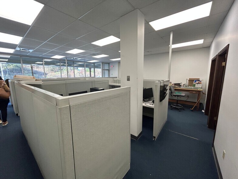 300 Mt Lebanon Blvd, Pittsburgh, PA à louer - Photo du bâtiment - Image 3 de 14