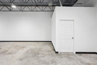 1105 Colorado Ln, Arlington, TX for lease Interior Photo- Image 2 of 10