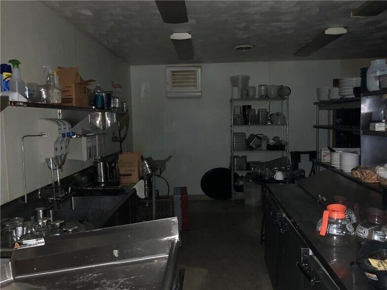 301 Constitution St, Perryopolis, PA à vendre - Photo du bâtiment - Image 3 de 5