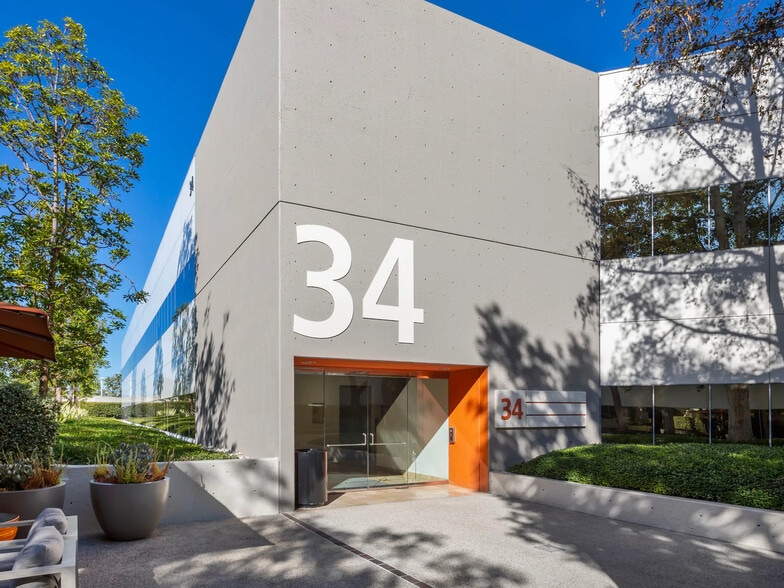 2 Executive Cir, Irvine, CA for lease - Primary Photo - Image 1 of 41