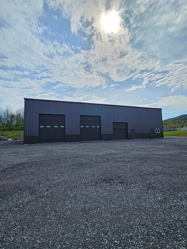 Plus de détails pour 125 Kenyon Rd, Cobleskill, NY - Industriel à louer