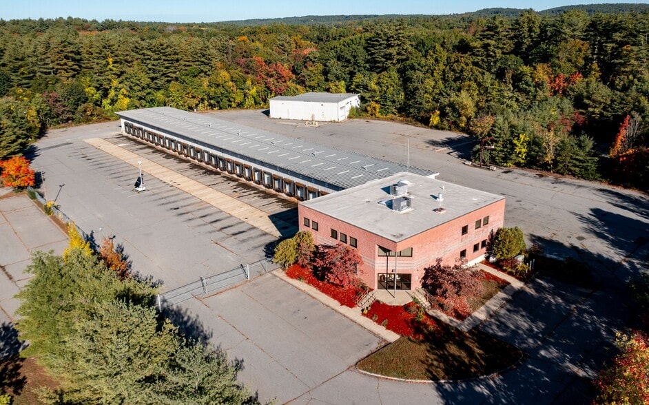 49 McGrath Rd, Dracut, MA à louer - Photo du bâtiment - Image 2 de 13