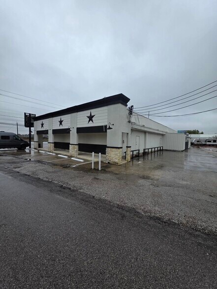3625 TX Hwy 146, Bacliff, TX à vendre - Photo du bâtiment - Image 3 de 9