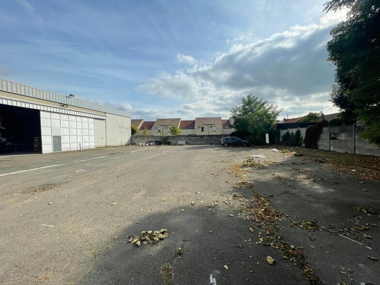 Flex in SAINT-OUEN-L'AUMONE for sale - Building Photo - Image 3 of 17