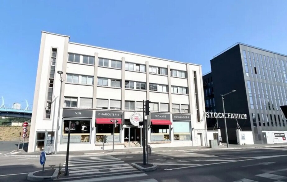 53 Rue De Saint-Cyr, Lyon à louer - Photo du bâtiment - Image 2 de 9