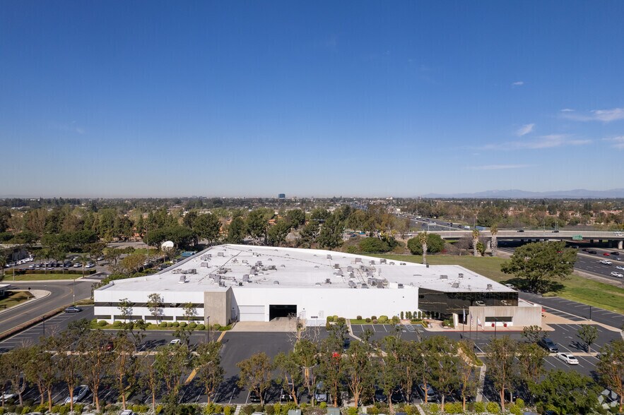 2441 Michelle Dr, Tustin, CA à vendre - Aérien - Image 3 de 8