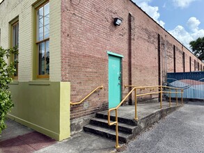 517 Soraparu St, New Orleans, LA for lease Building Photo- Image 2 of 17