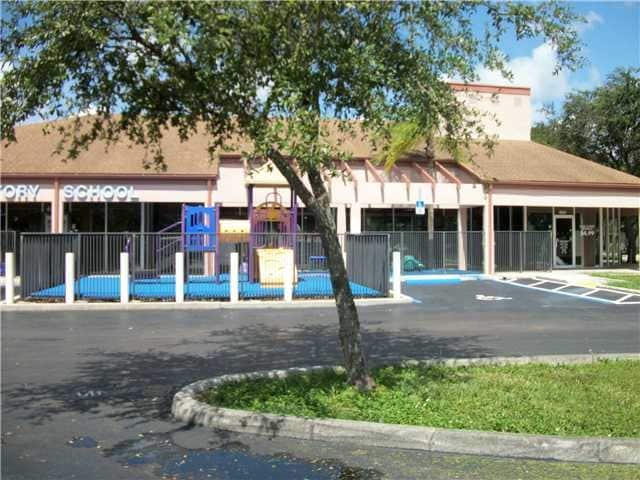 Plus de détails pour 4040 SW 69th Ave, Miramar, FL - Commerce de détail à vendre