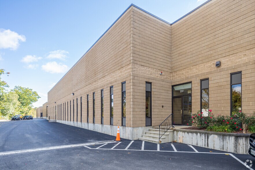 117 Beaver St, Waltham, MA à louer - Photo du bâtiment - Image 2 de 13