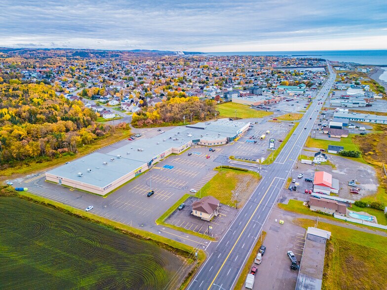 597 Av Du Phare E, Matane, QC à louer - Aérien - Image 3 de 8