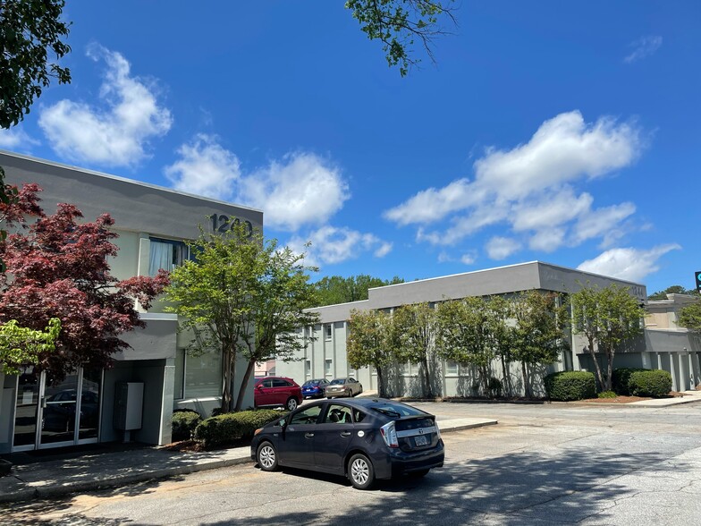 1244 Clairmont Rd, Decatur, GA for lease - Building Photo - Image 1 of 7