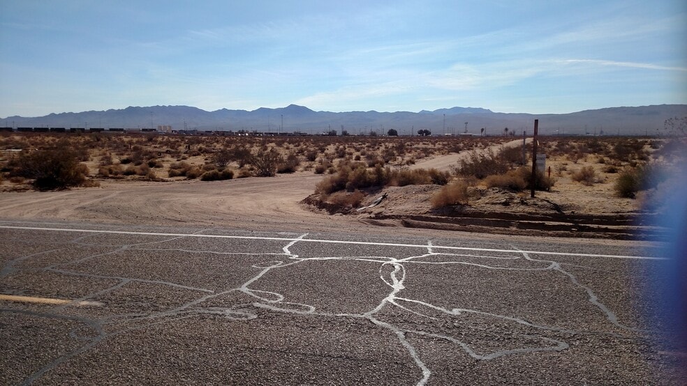 37265 Yermo Rd, Yermo, CA à vendre - Photo du bâtiment - Image 3 de 7