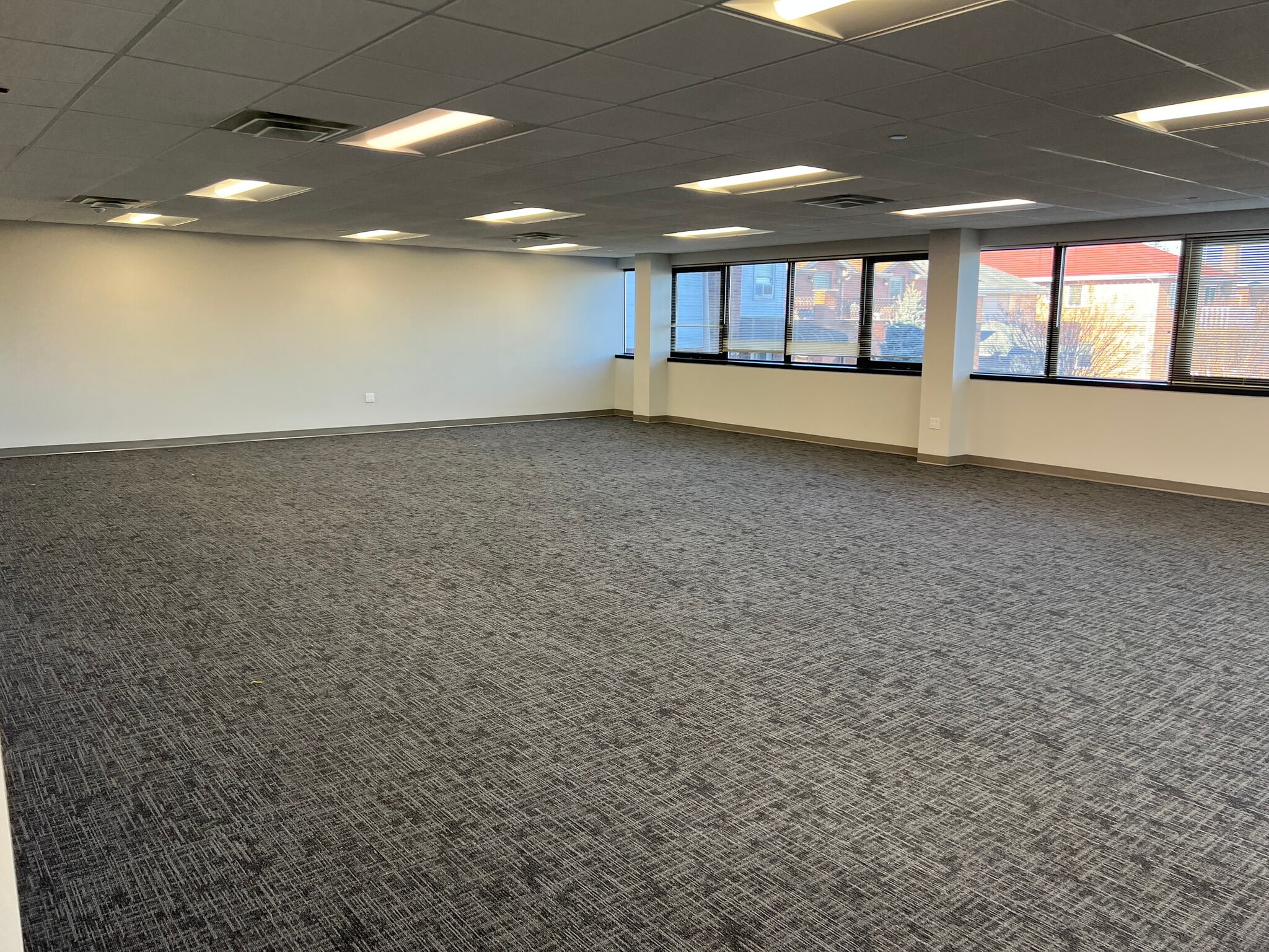 222-15 Northern Blvd, Bayside, NY à louer Photo intérieure- Image 1 de 4