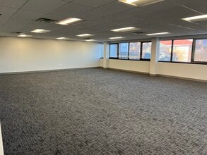 222-15 Northern Blvd, Bayside, NY à louer Photo intérieure- Image 1 de 4