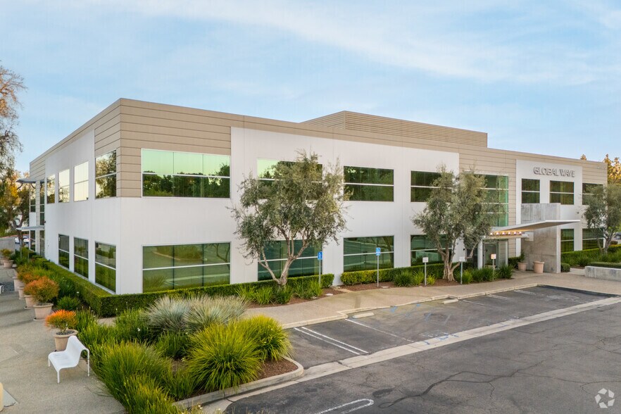26970 Aliso Viejo Pky, Aliso Viejo, CA à louer - Photo du bâtiment - Image 2 de 12