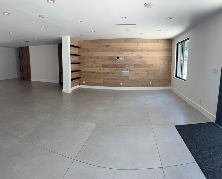 7041 Darnoch Way, West Hills, CA à louer - Photo du bâtiment - Image 2 de 18