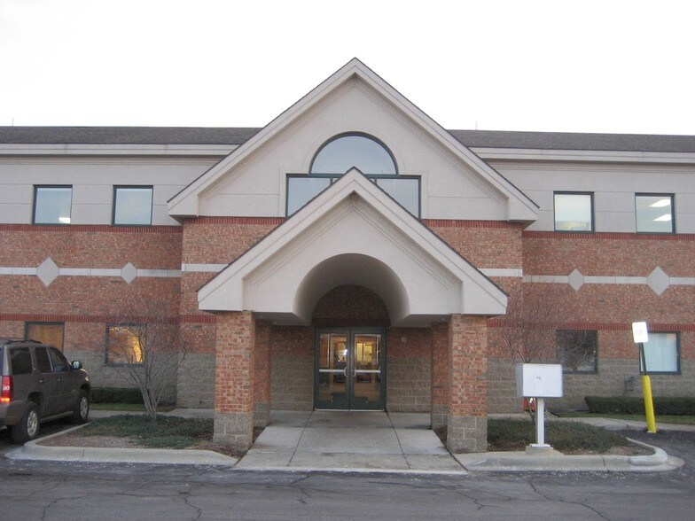 20225-20229 E 9 Mile Rd, Saint Clair Shores, MI à louer - Photo du bâtiment - Image 2 de 9