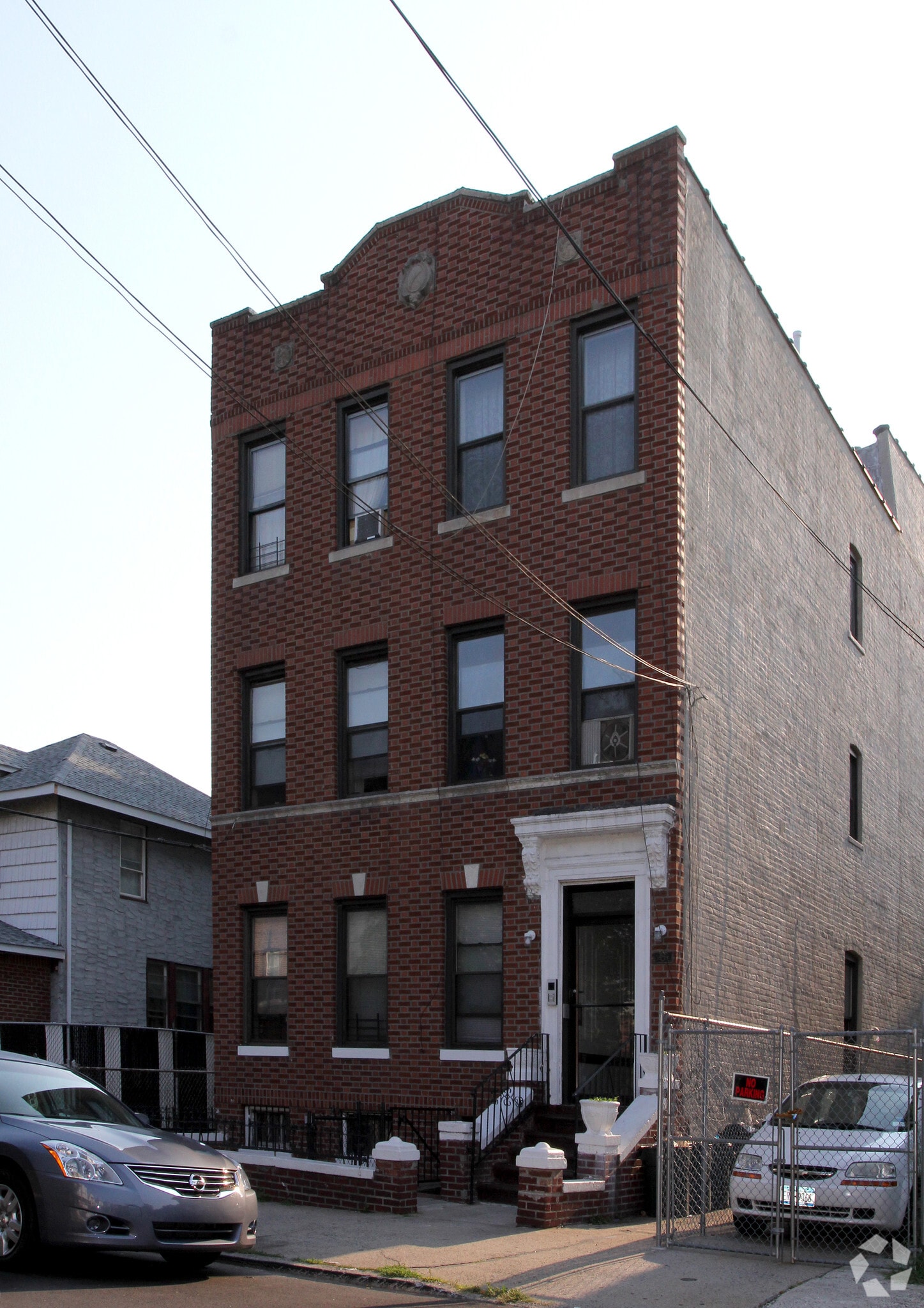 383 E 52nd St, Brooklyn, NY for sale Primary Photo- Image 1 of 3