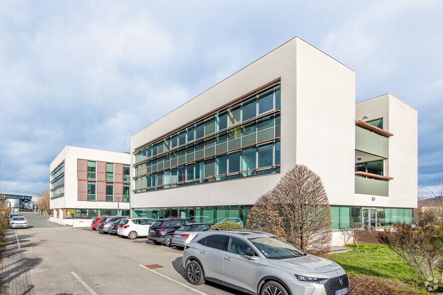 Office in Champagne-au-Mont-d'Or for sale - Building Photo - Image 2 of 2