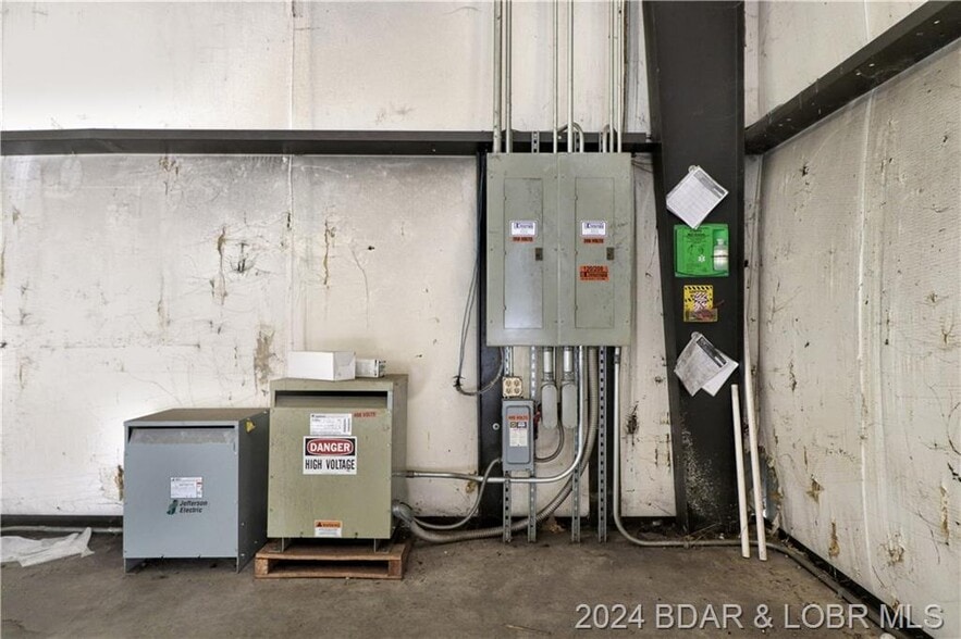 744 Keystone Industrial Park dr, Camdenton, MO à louer - Photo du bâtiment - Image 2 de 15