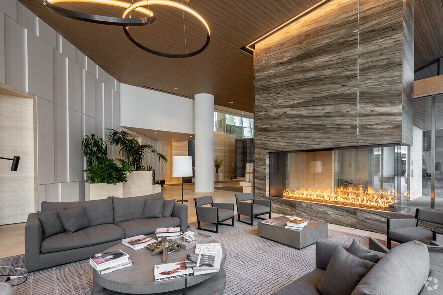 400 W 61st St, New York, NY for lease - Lobby - Image 2 of 21