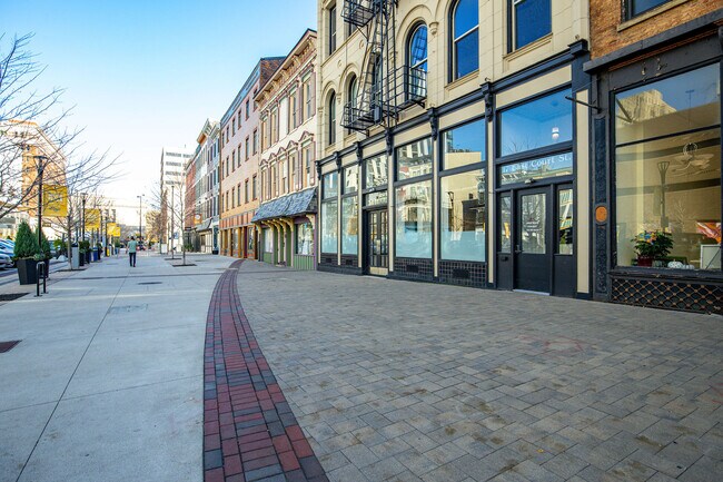 Plus de détails pour 17-19 E Court St, Cincinnati, OH - Commerce de détail à louer