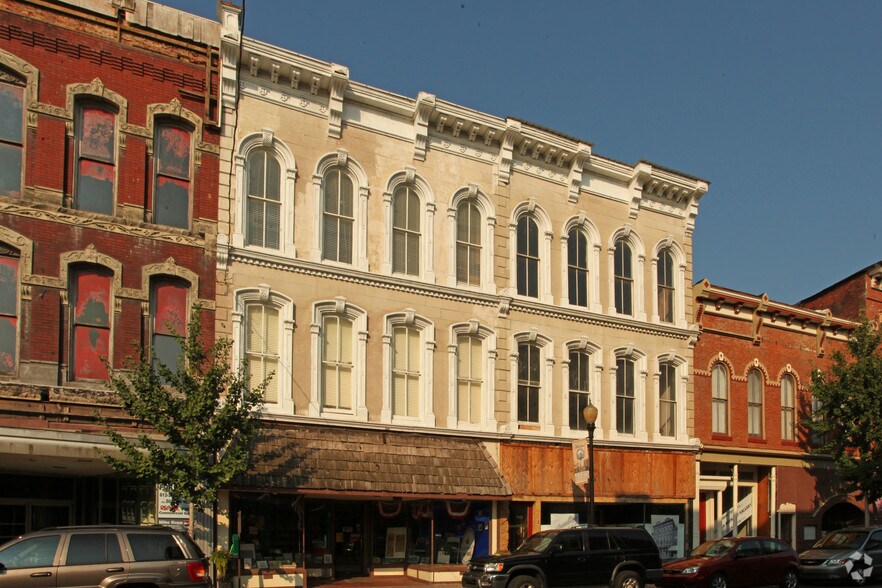 219 Pearl St, New Albany, IN à louer - Photo du bâtiment - Image 2 de 5